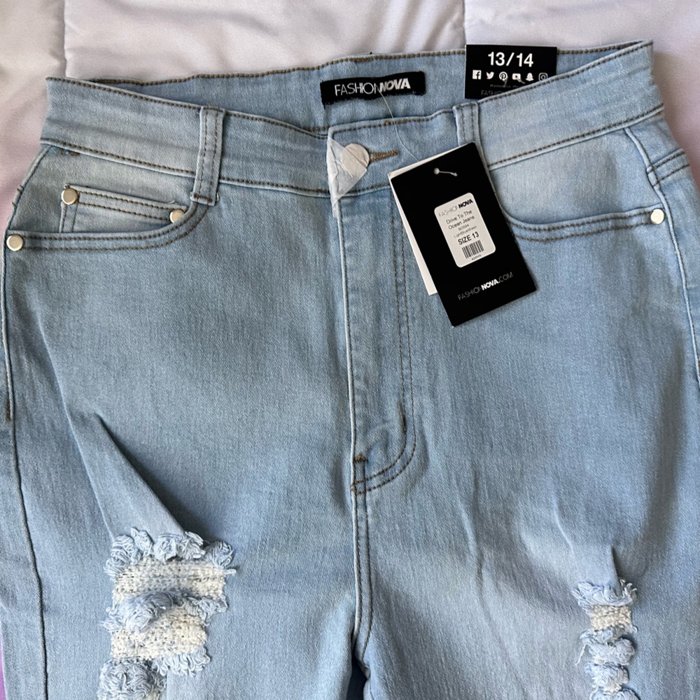 New Jeans Never Worn Women’s Size 13/14 they are stretchy